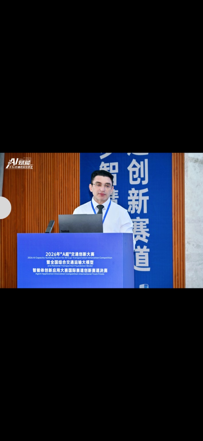 Dr David Vainer presenting SpectraCortex at the Nanning international-track finals